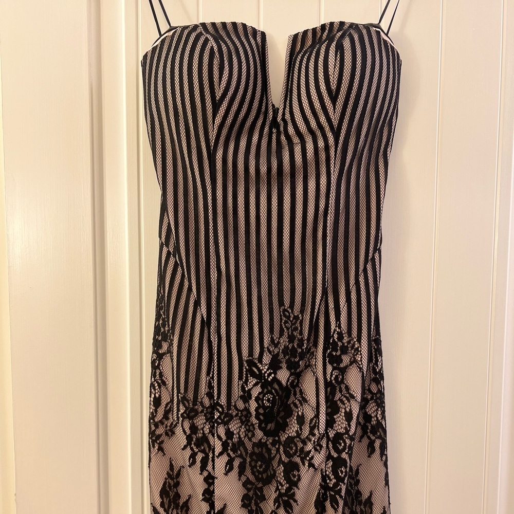 GUESS, NWOT, Black Lace Strapless Mini Dress, size 2